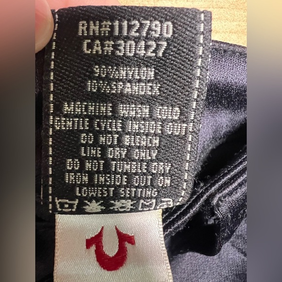 True Religion Vintage satin shiny Capris. Size 32 - Picture 11 of 13